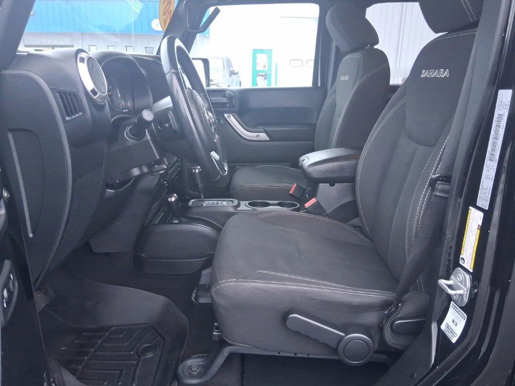 Used 2018 Jeep Wrangler Unlimited Sahara w/ Connectivity Group image 13