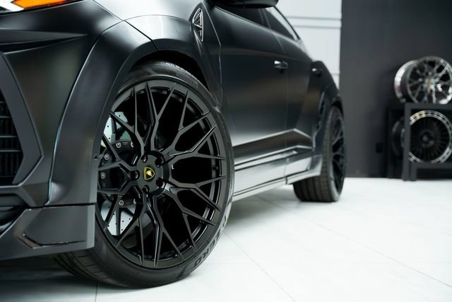 Used 2021 Lamborghini Urus AWD/4WD image 12