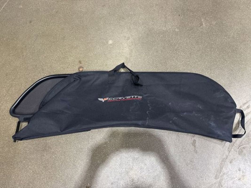 Used 2011 Chevrolet Corvette Grand Sport w/ Preferred Equipment Group image 93