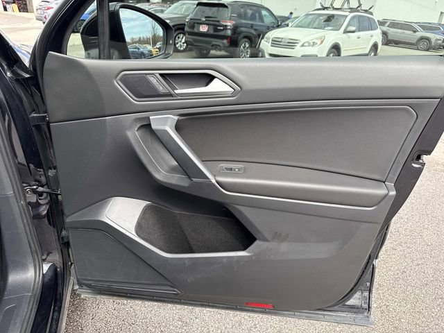 Used 2020 Volkswagen Tiguan SE image 17