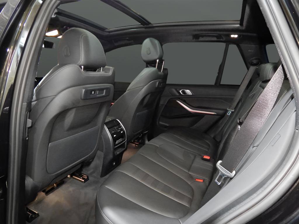 Used 2022 BMW X5 xDrive40i w/ M Sport Package image 30