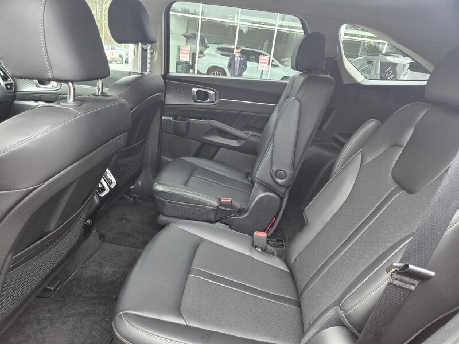 Used 2023 Kia Sorento SX image 27