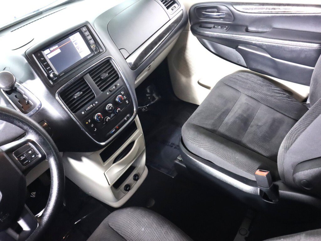 Used 2018 Dodge Grand Caravan SE FWD image 29