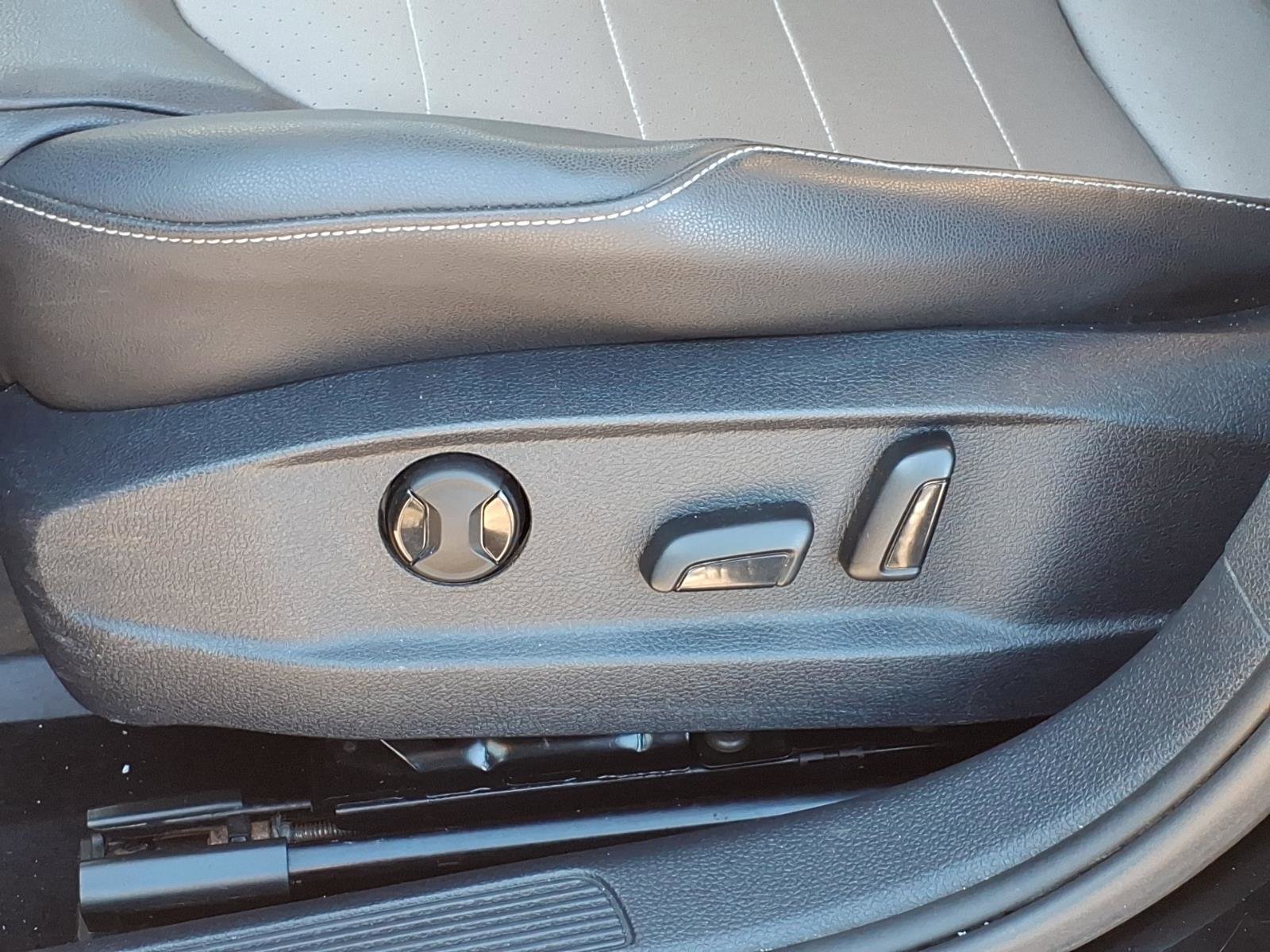 Used 2015 Volkswagen Golf SEL image 8