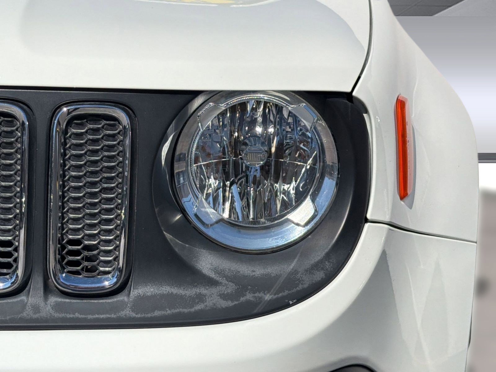 Used 2017 Jeep Renegade Latitude image 9