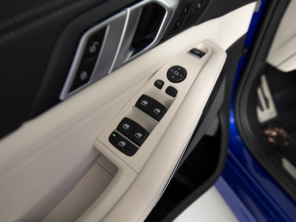 Used 2024 BMW X5 M60i image 19