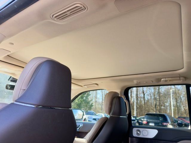 Used 2022 Lincoln Navigator Reserve image 12