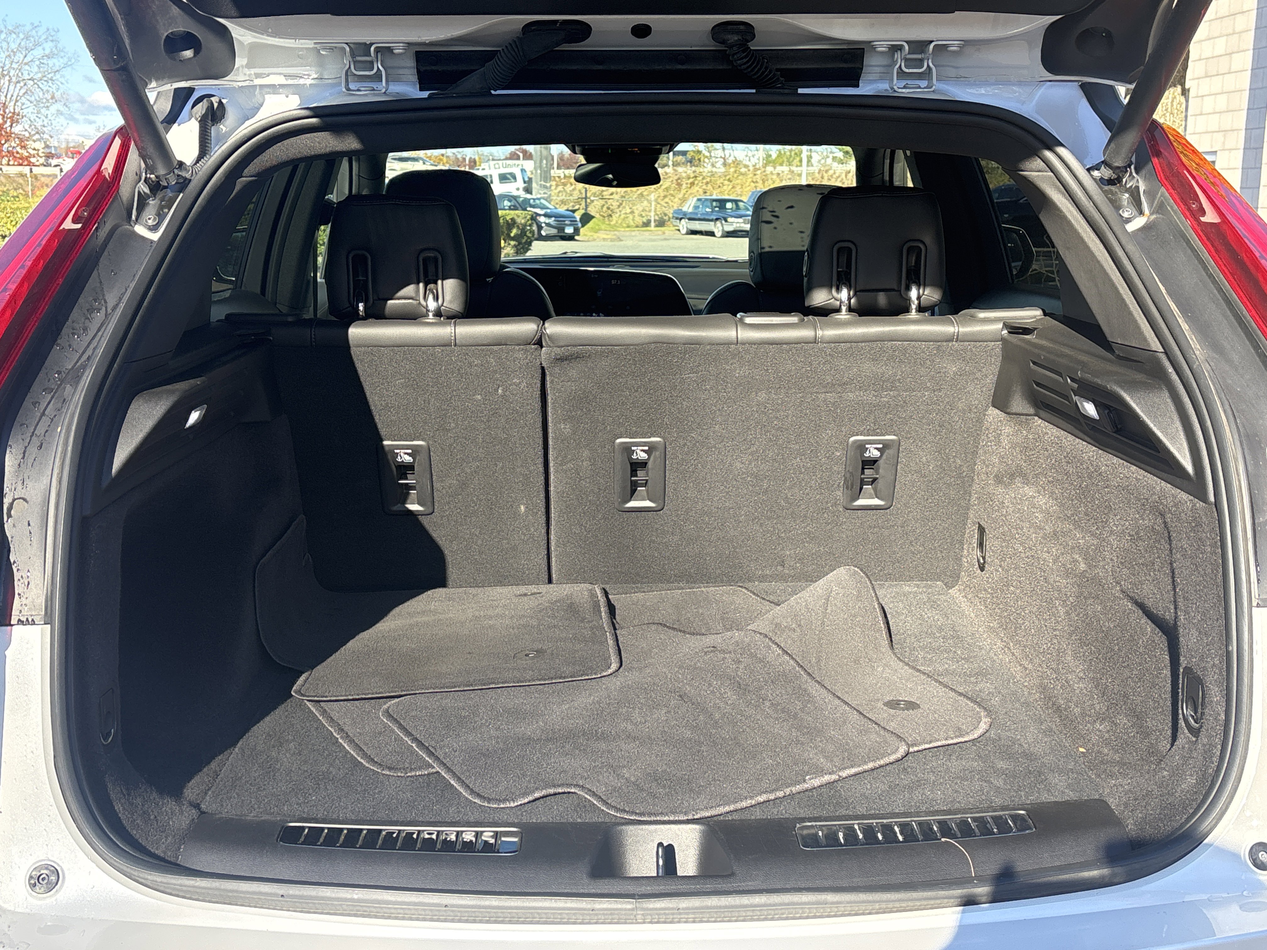 Used 2024 Cadillac XT4 Premium Luxury image 35