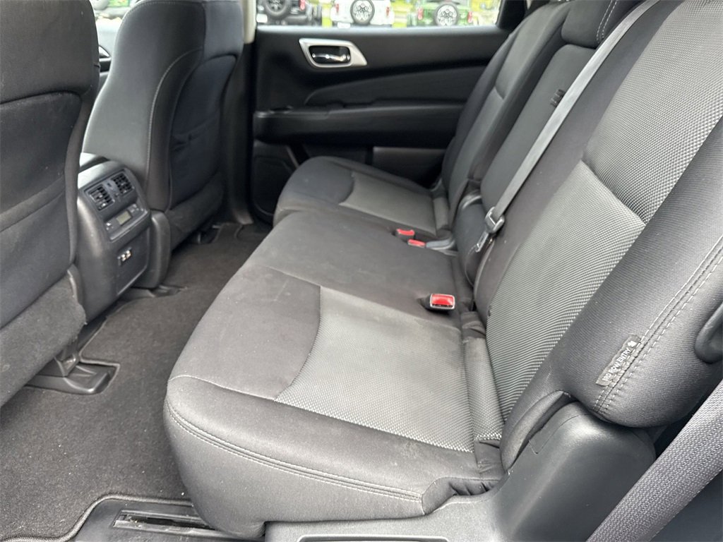 Used 2020 Nissan Pathfinder SV image 24