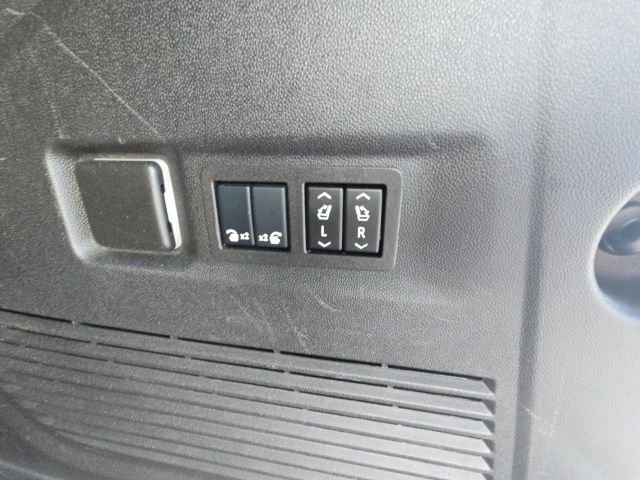 Used 2024 Chevrolet Suburban Z71 w/ Luxury Package image 11