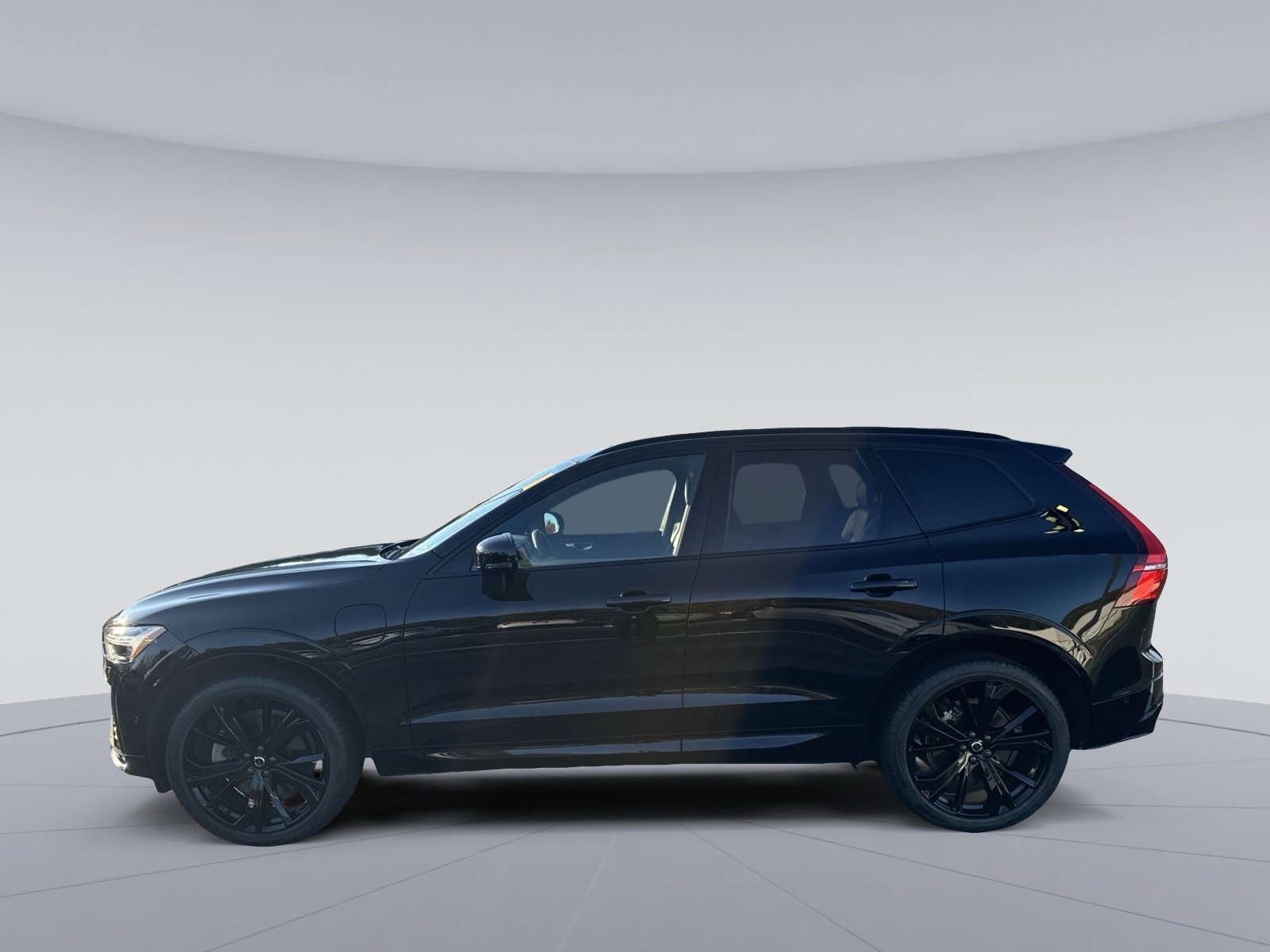 Used 2024 Volvo XC60 T8 Ultimate w/ Protection Package Premier image 8