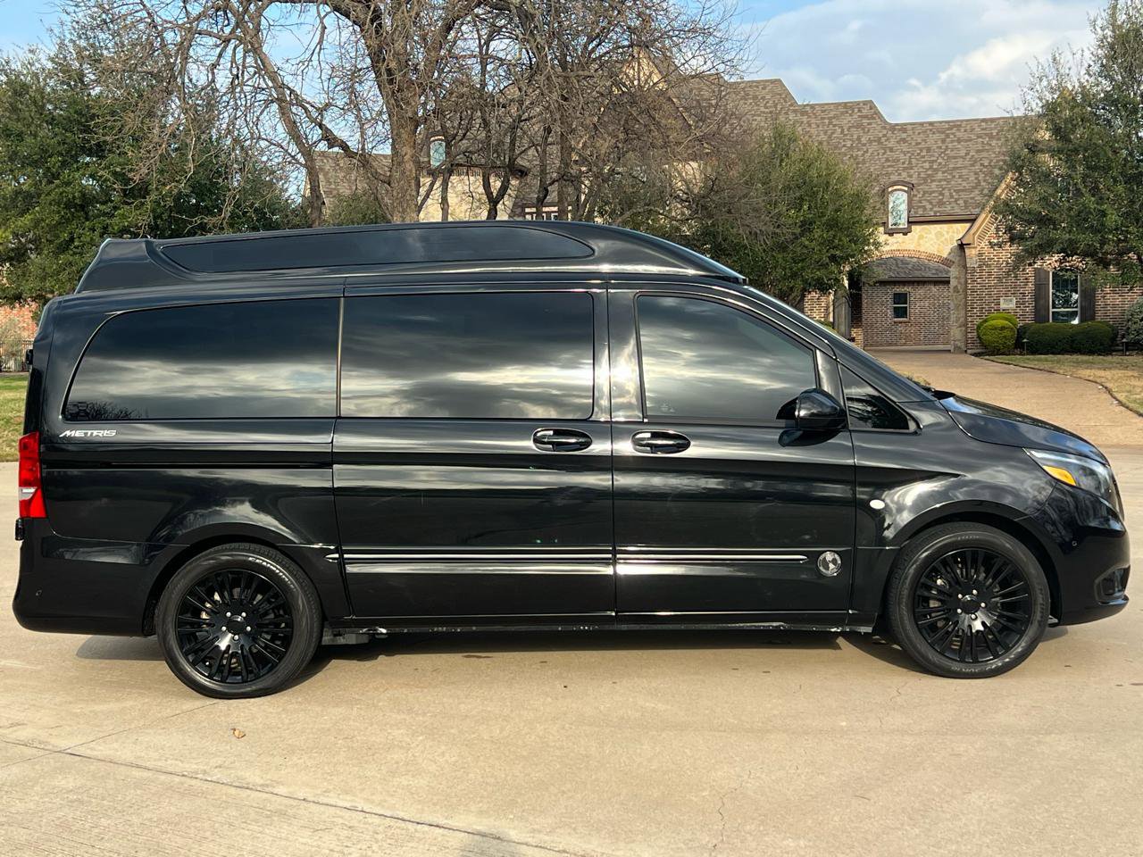 Used 2018 Mercedes-Benz Metris Passenger Van image 2