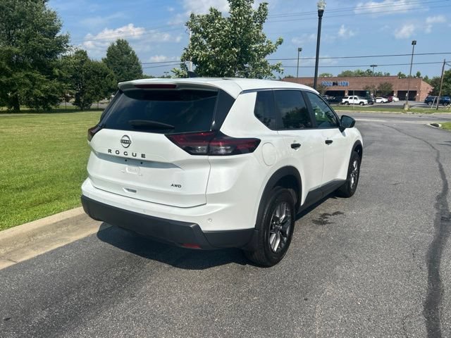 Used 2024 Nissan Rogue S AWD/4WD image 20