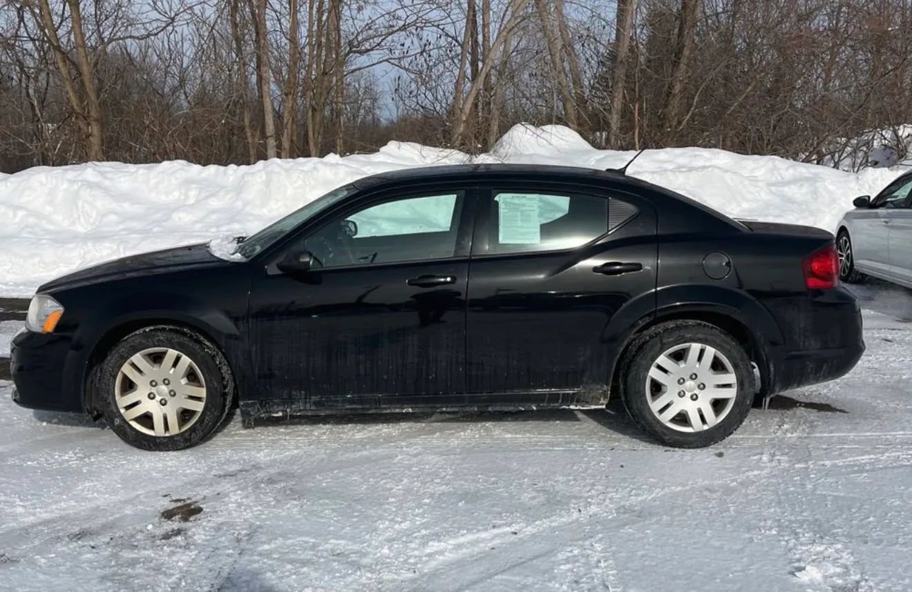 Used 2013 Dodge Avenger SE image 3