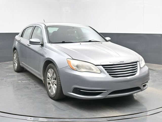 Used 2013 Chrysler 200 LX image 2