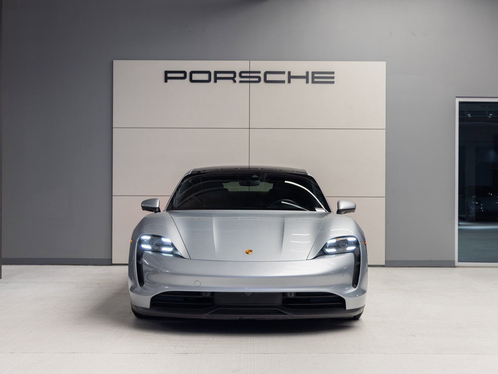 Used 2020 Porsche Taycan 4S image 10