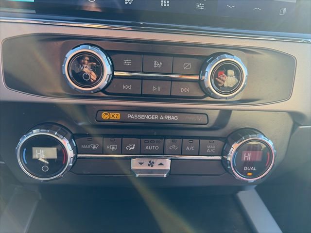 Used 2022 Ford F350 Lariat w/ Black Appearance Package image 22