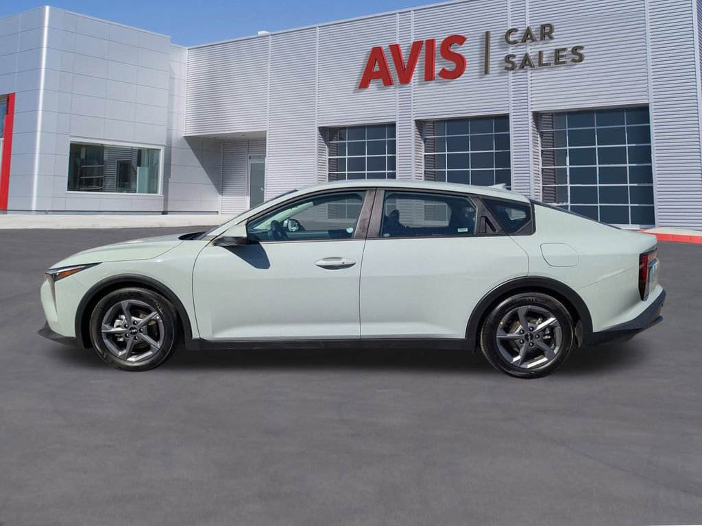 Used 2025 Kia K4 LXS image 2