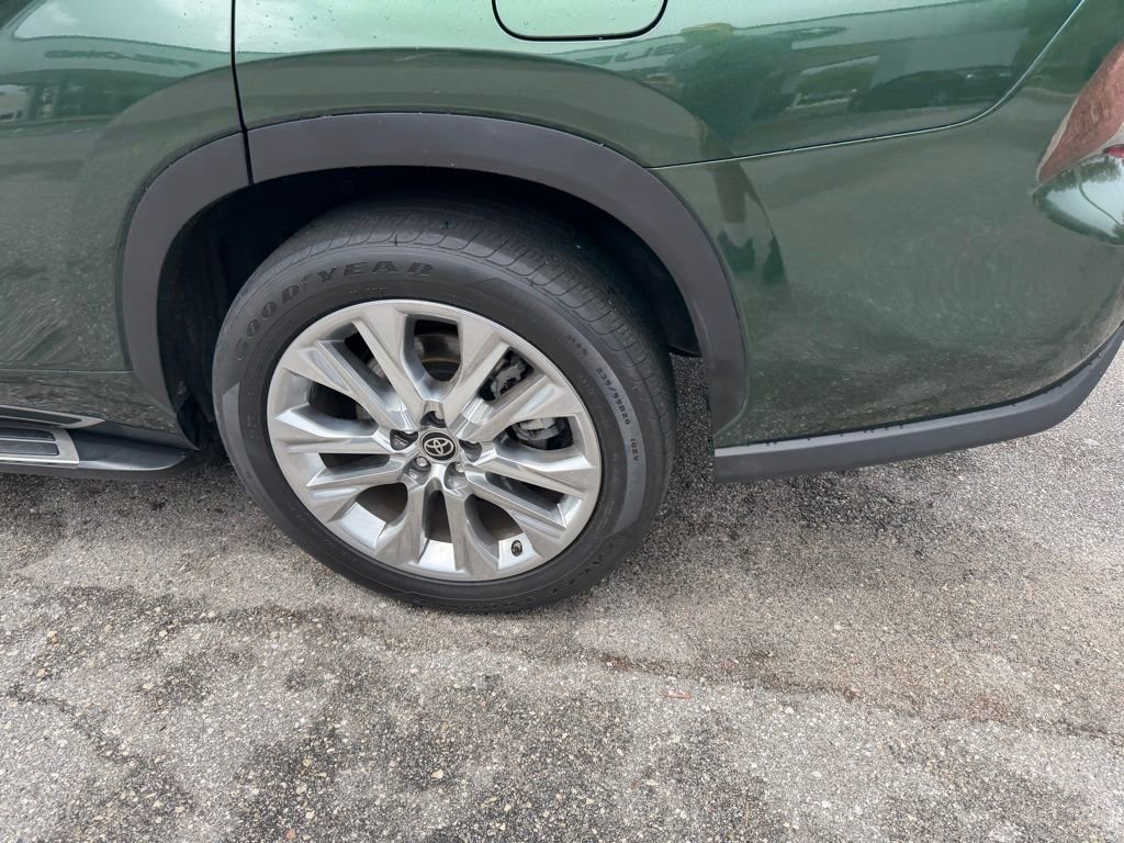 Used 2023 Toyota Highlander Limited image 10