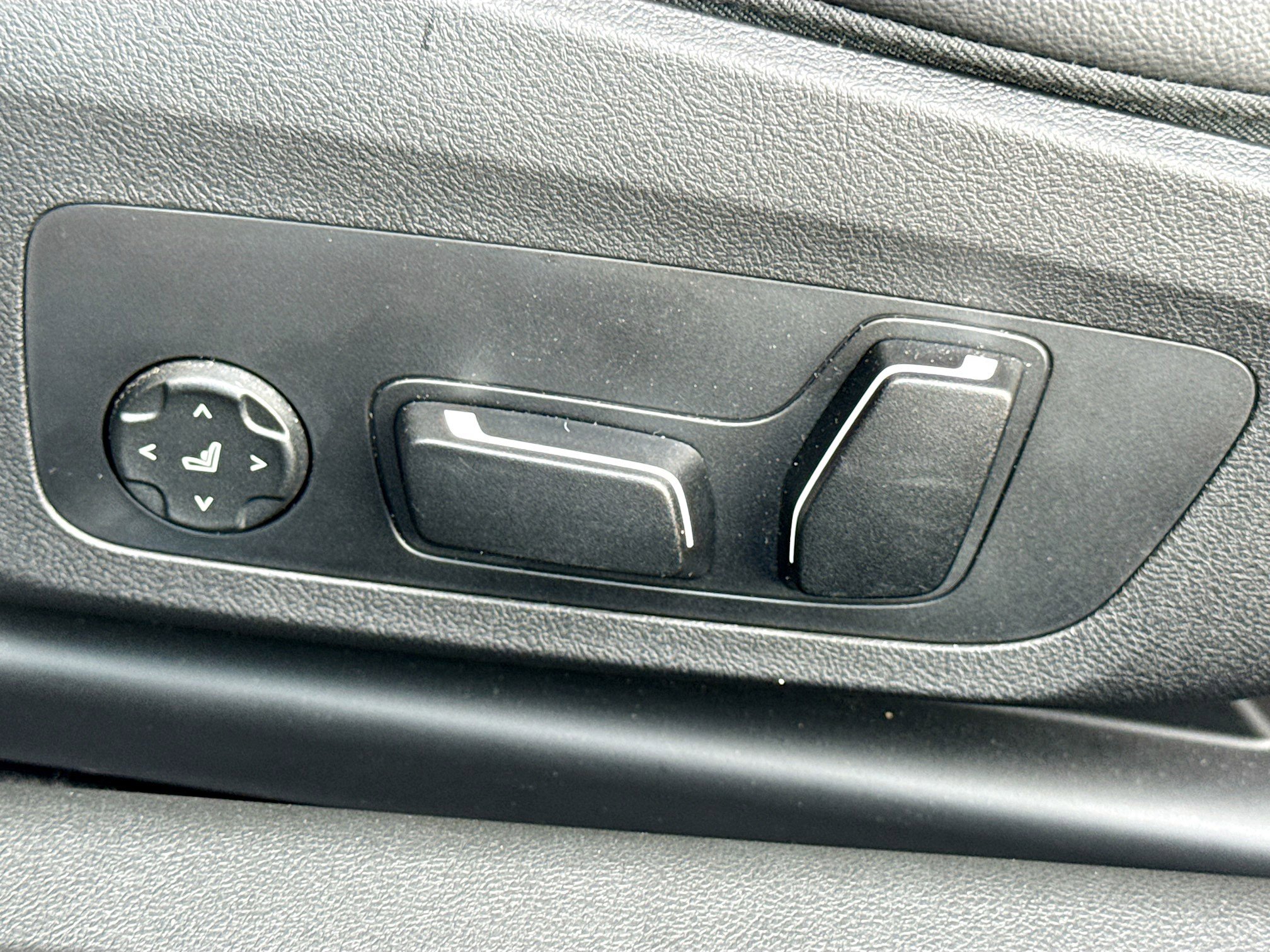 Used 2025 BMW 230i Coupe image 24