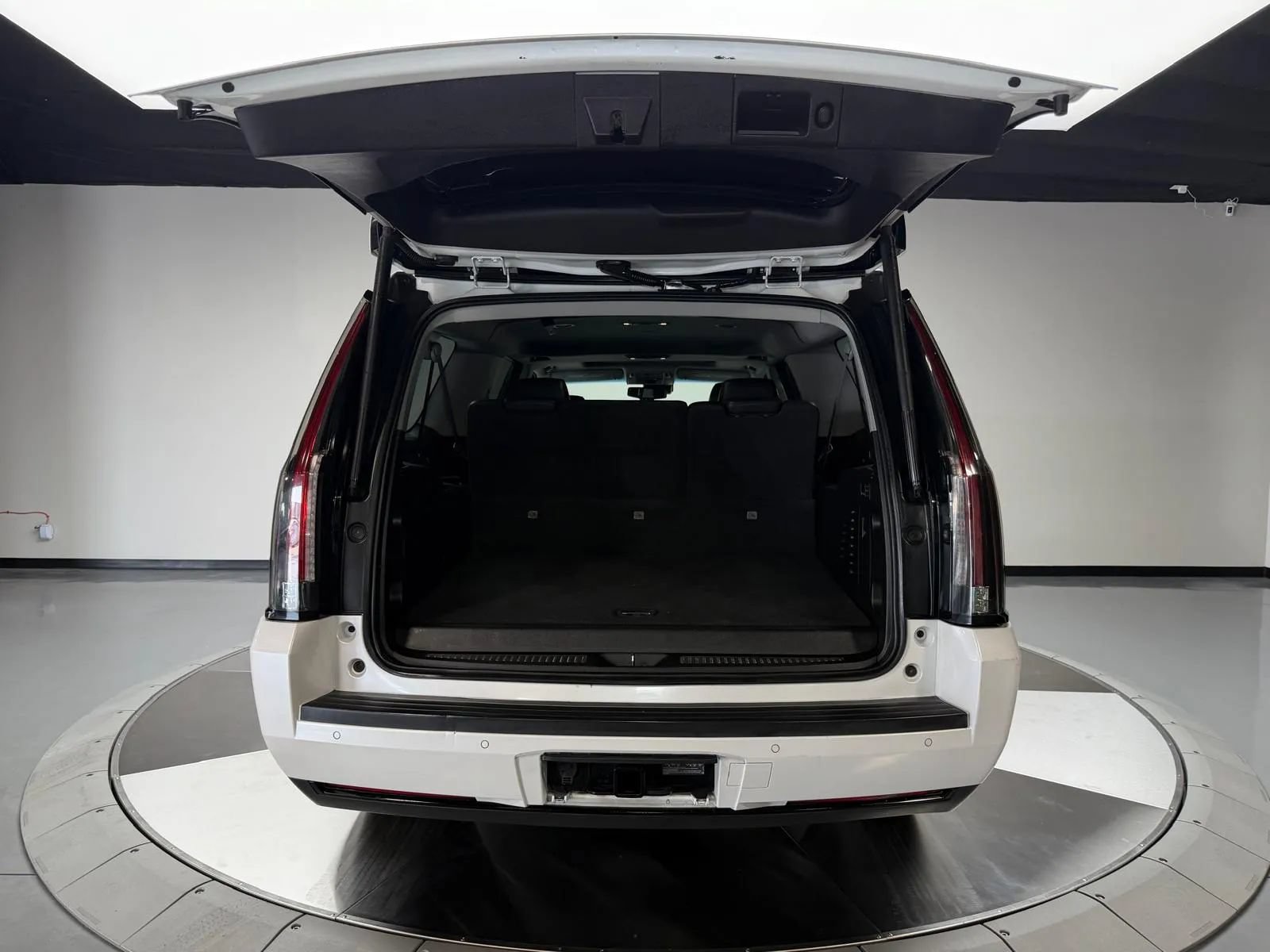 Used 2016 Cadillac Escalade ESV Luxury RWD image 12