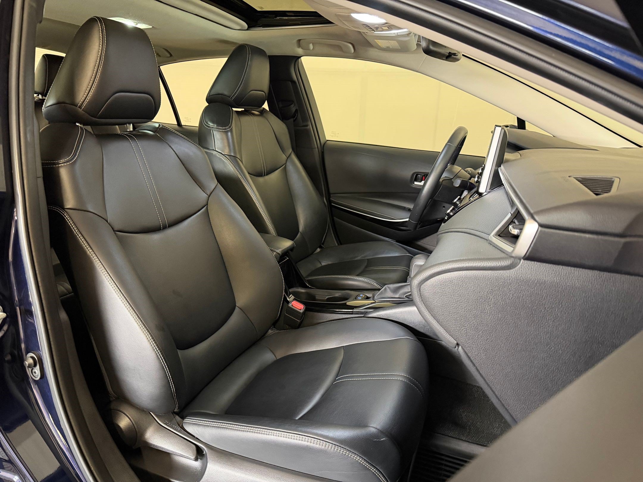 Used 2022 Toyota Corolla XLE FWD image 25