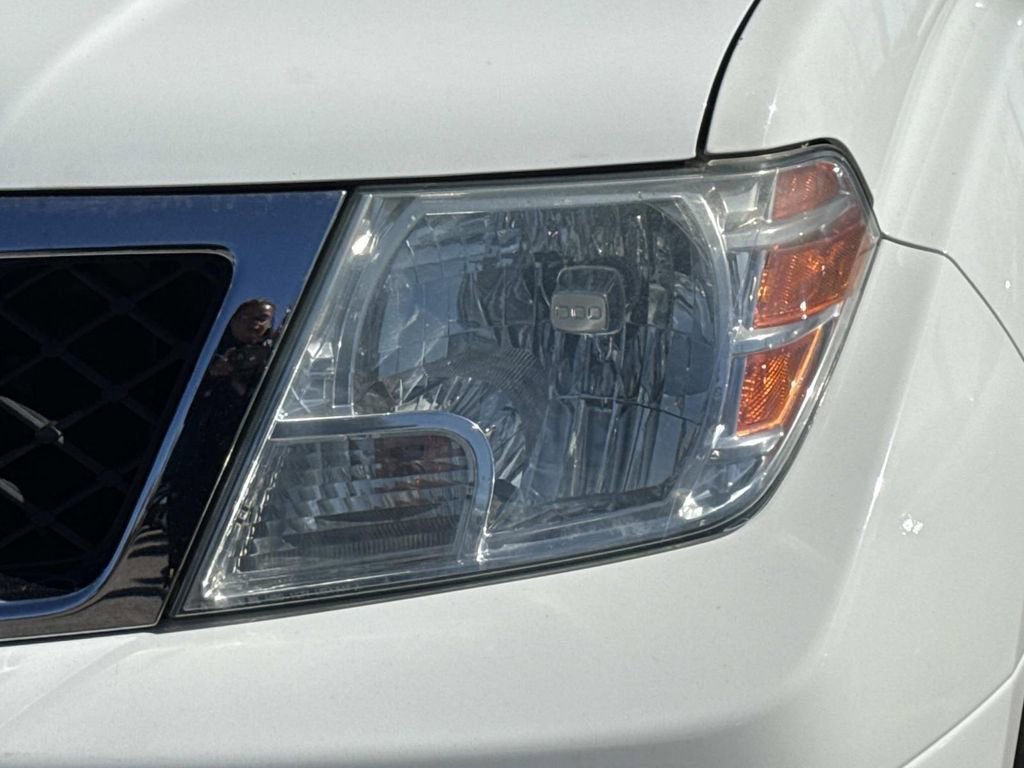 Used 2021 Nissan Frontier SV image 10