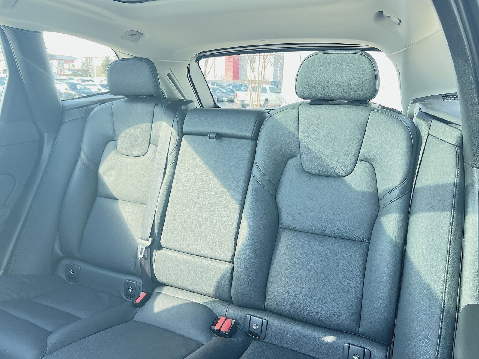 Certified 2023 Volvo XC60 B5 Plus w/ Climate Package image 25