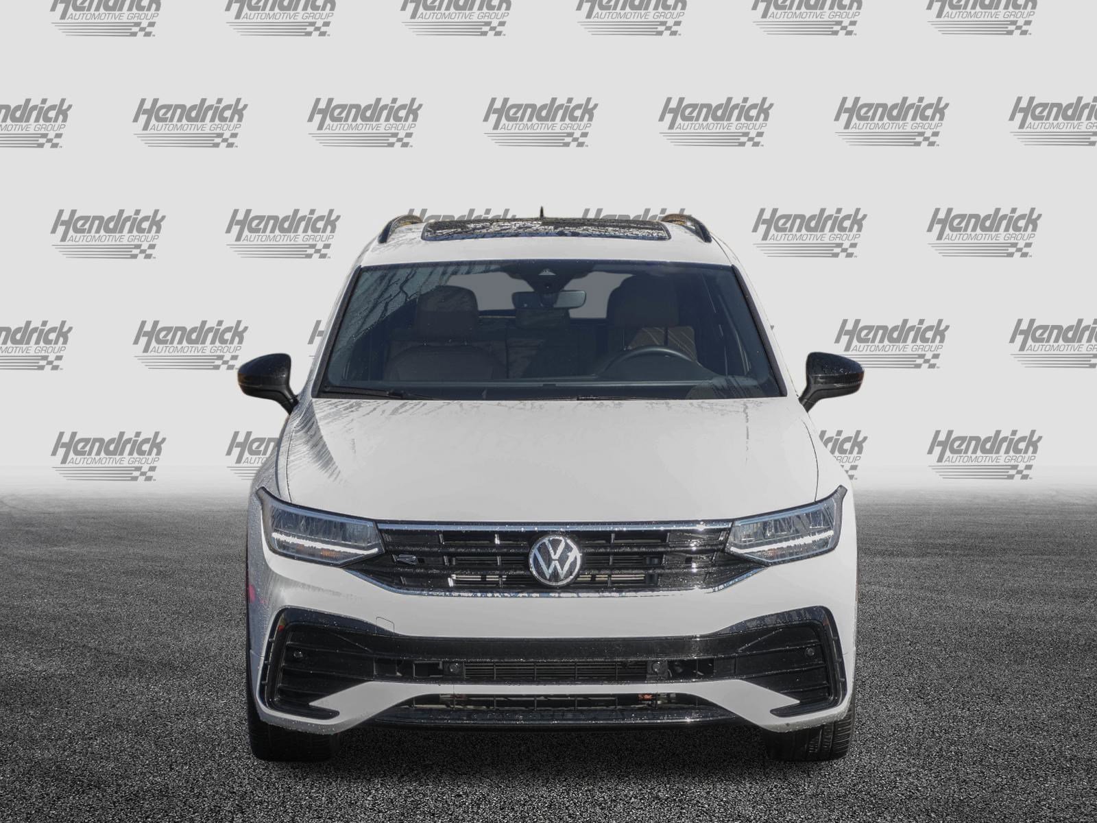 Used 2024 Volkswagen Tiguan SE R-Line image 3