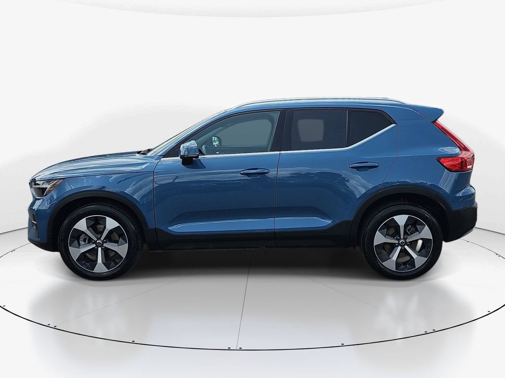 Used 2025 Volvo XC40 B5 Plus AWD/4WD image 10