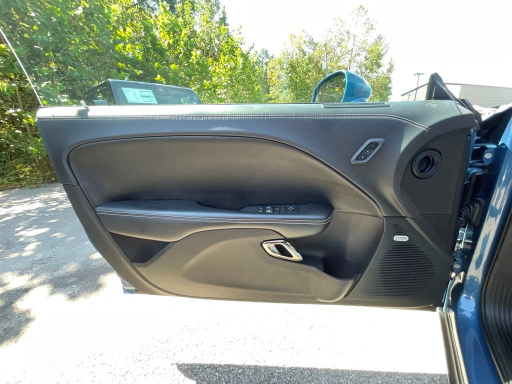 Used 2021 Dodge Challenger SRT Hellcat w/ Plus Package RWD image 8