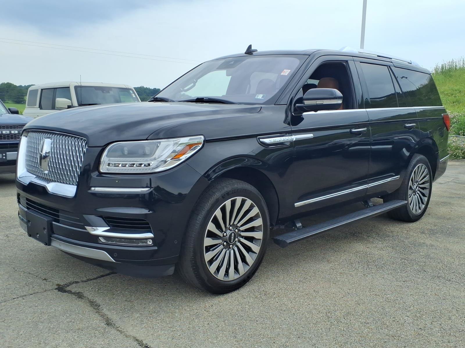 Used 2020 Lincoln Navigator Reserve w/ Luxury Package AWD/4WD image 3