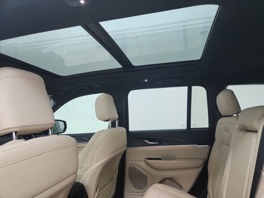 New 2025 Jeep Grand Cherokee Limited image 31