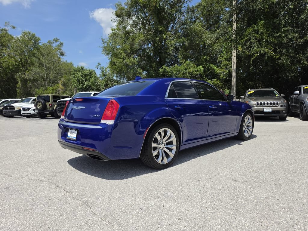 Certified 2019 Chrysler 300 Touring w/ Chrome Appearance Package RWD image 4