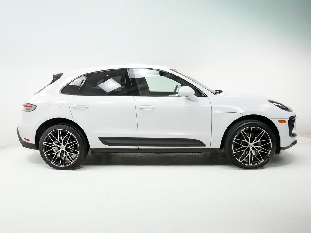 Certified 2023 Porsche Macan AWD/4WD image 9