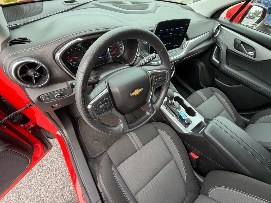 Used 2025 Chevrolet Blazer LT AWD/4WD image 12