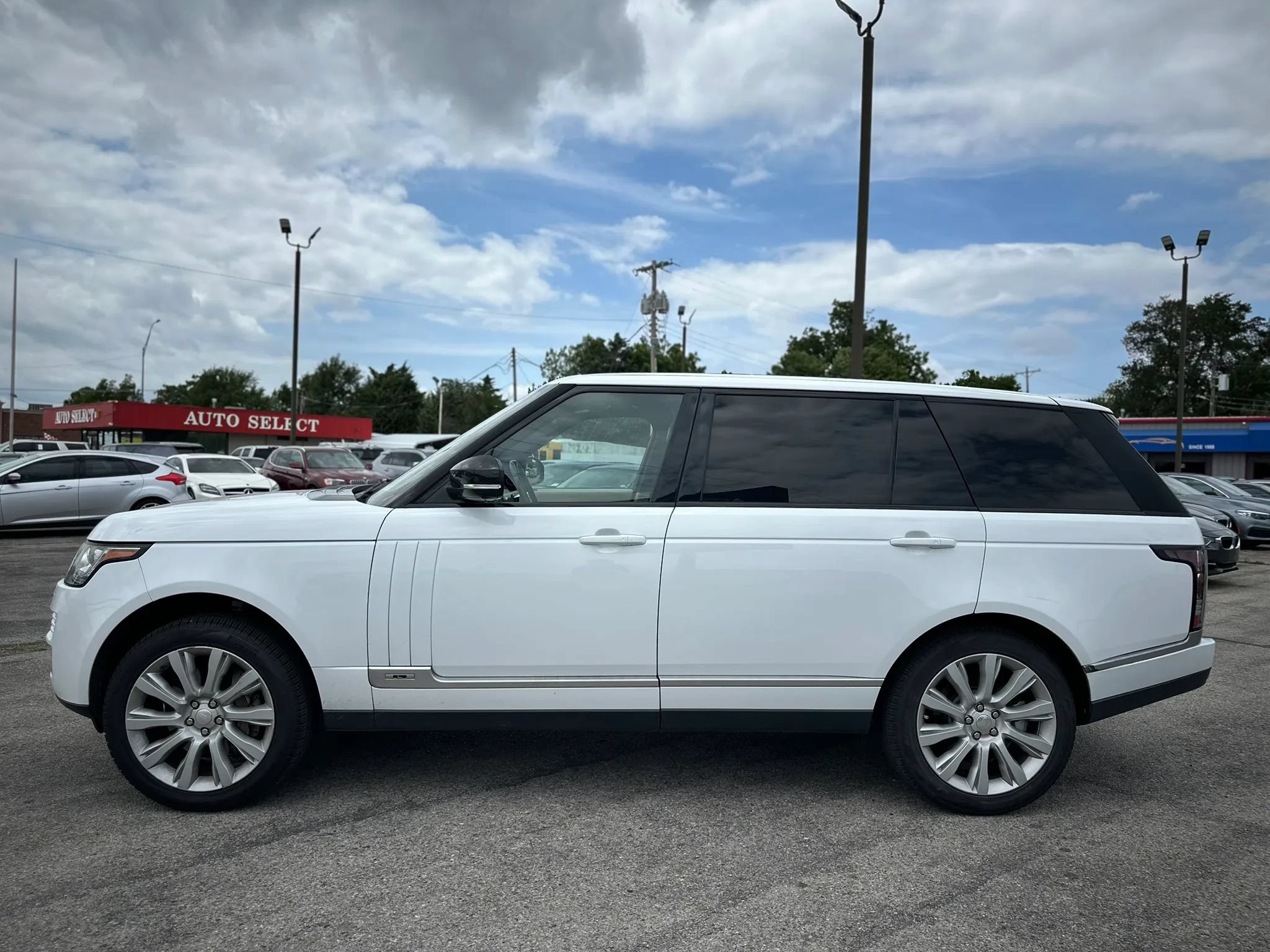 Used 2015 Land Rover Range Rover Long Wheelbase Supercharged AWD/4WD image 9