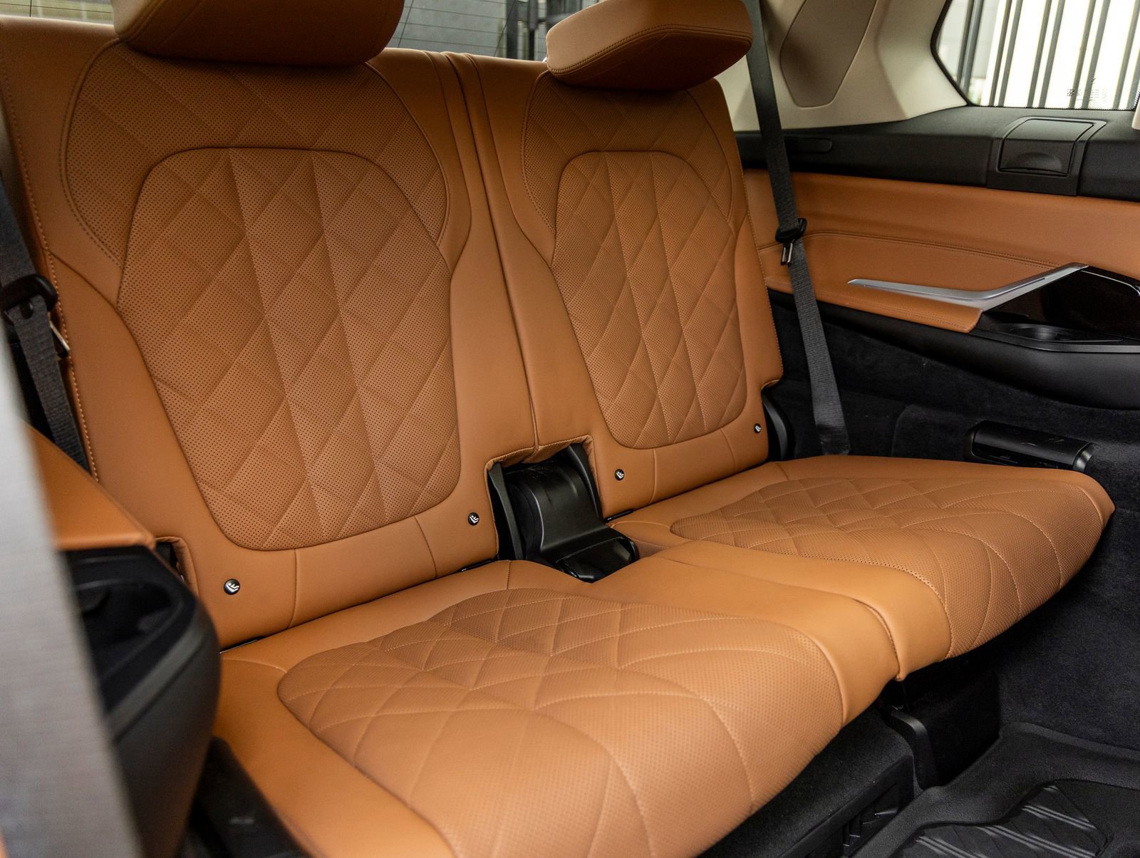 Used 2023 BMW X7 xDrive40i w/ Premium Package image 42