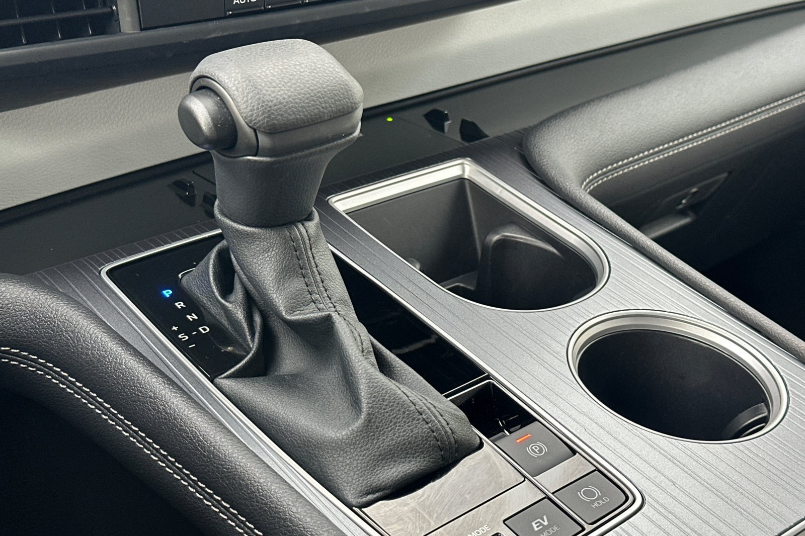 Certified 2026 Toyota Sienna LE FWD image 33