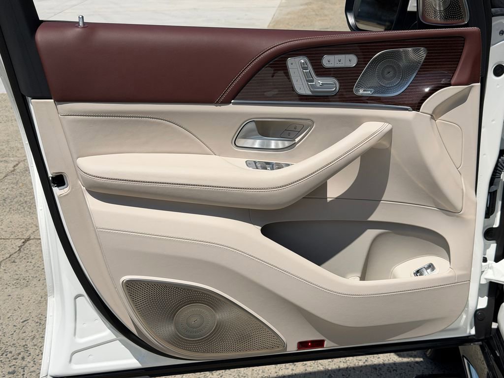 Used 2023 Mercedes-Benz Maybach GLS 600 4MATIC image 14