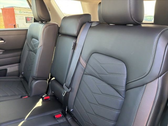 Used 2024 Nissan Pathfinder Platinum w/ Lighting Package (N93) AWD/4WD image 13