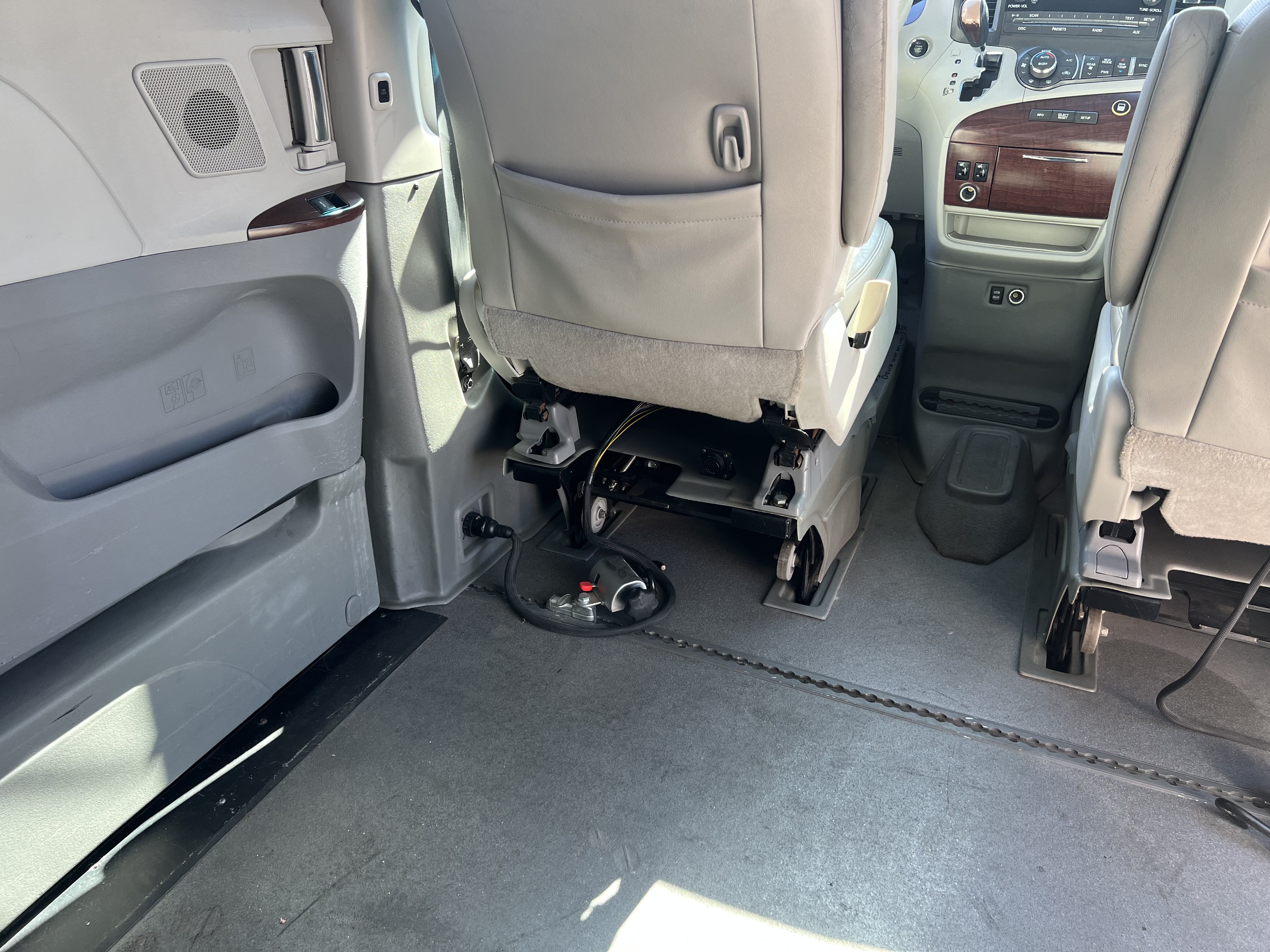 Used 2011 Toyota Sienna XLE FWD image 10