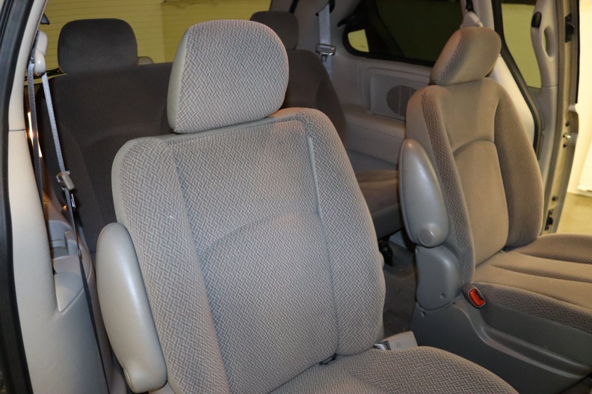 Used 2007 Dodge Caravan SXT w/ Popular Equipment Group I FWD image 25
