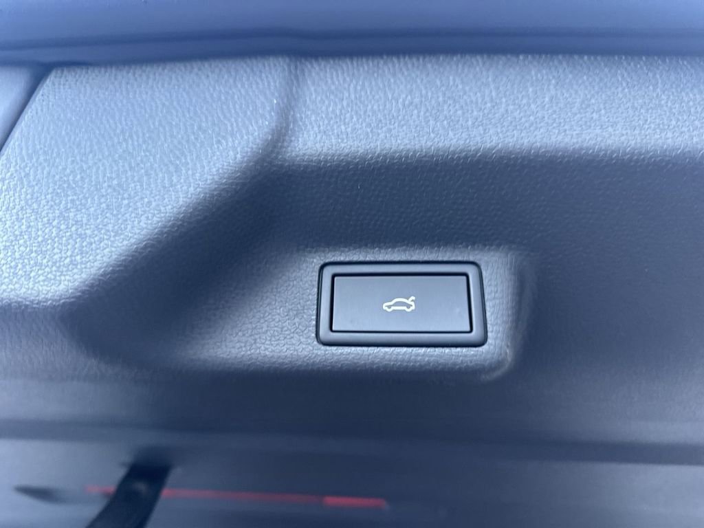 New 2025 Volkswagen ID. Buzz Pro S image 26