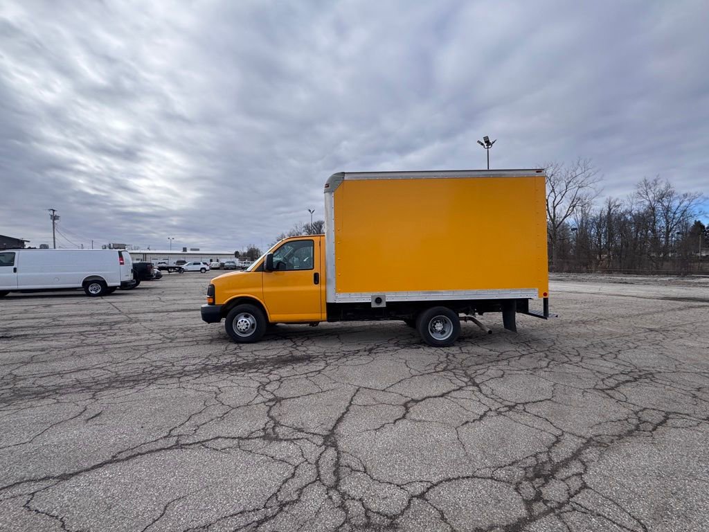 Used 2016 Chevrolet Express 3500 RWD image 2