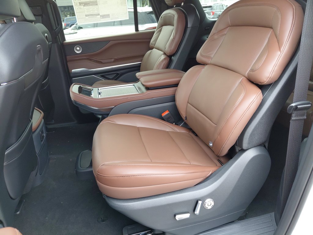 New 2026 Lincoln Navigator L Reserve AWD/4WD image 22