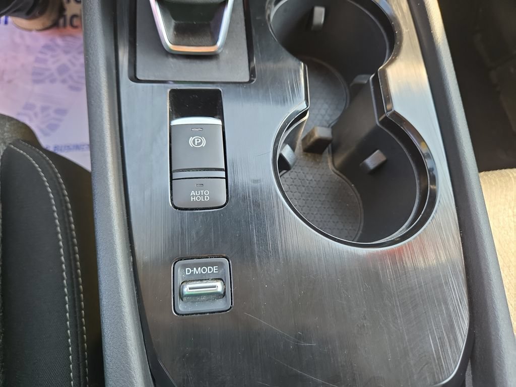 Used 2024 Nissan Rogue SV FWD image 32