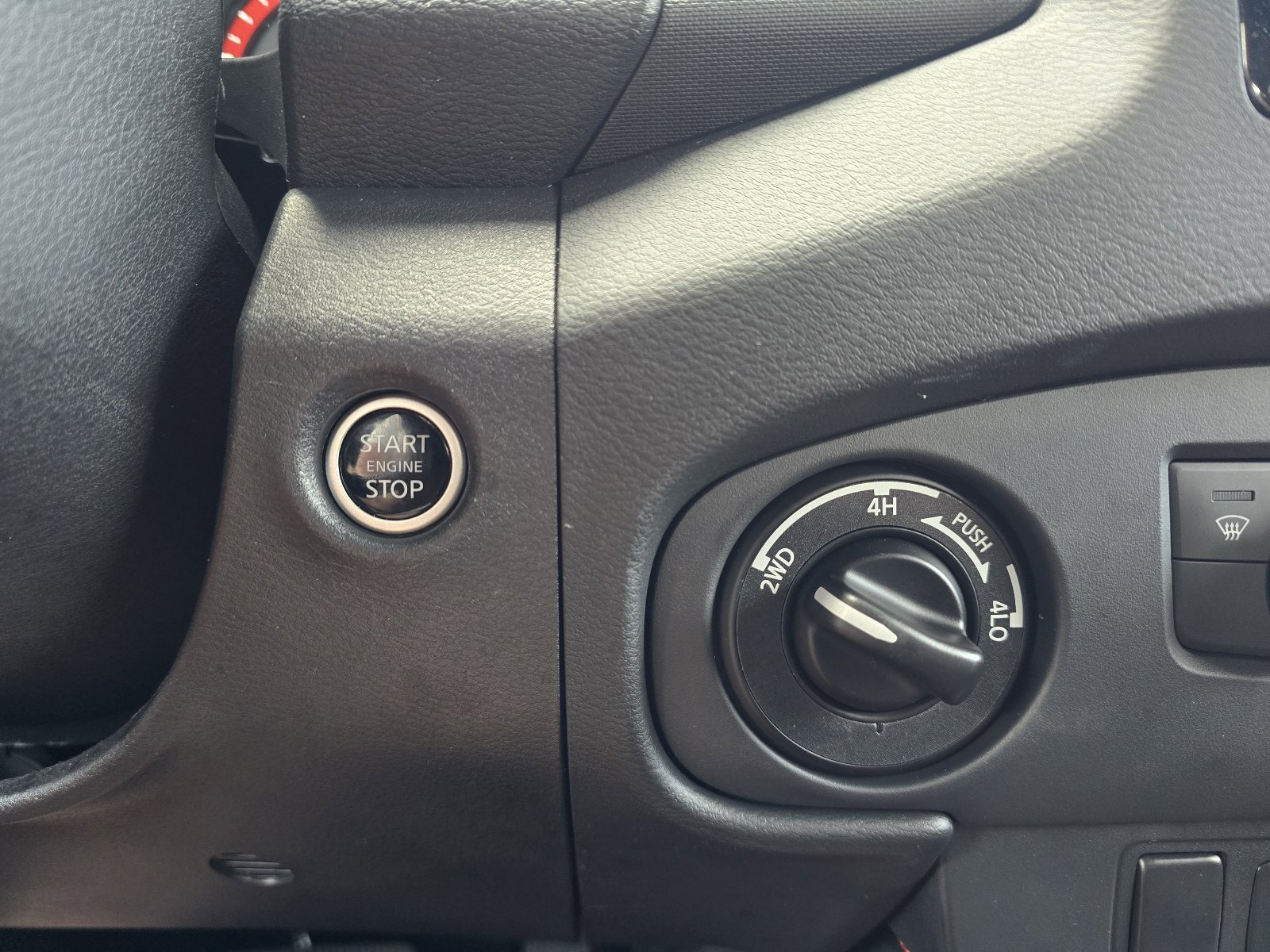 Used 2024 Nissan Frontier PRO-4X w/ Technology Package image 23