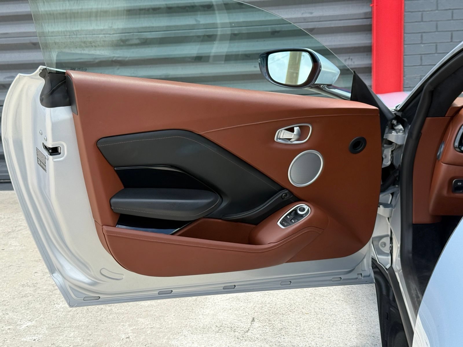 Used 2020 Aston Martin V8 Vantage Coupe RWD image 20