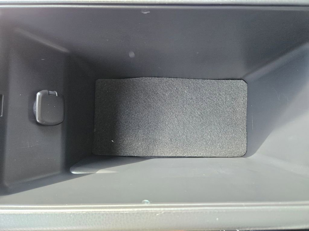 Used 2025 Toyota Camry SE image 29